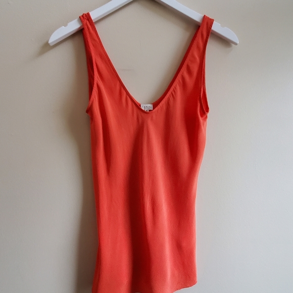 Aritzia T. Babaton 100% Silk Sleeveless U-Neck blouse Scarlet Red XS size - Picture 7 of 7